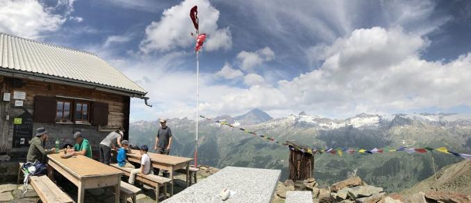 Auf der Hüttenterrasse