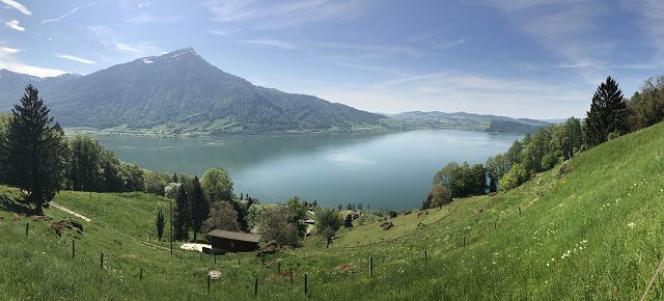 Über dem Zugersee