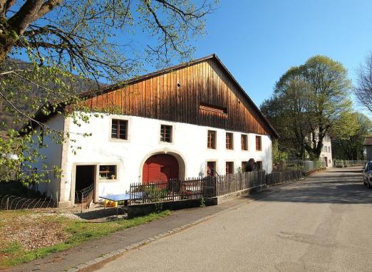 Typisches Jurabauernhaus in Cortébert